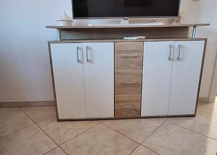 Three Lions Apartment
